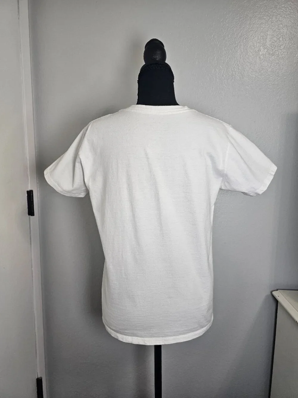 Adidas Essentials Women's Logo Graphic White T-Shirt - Size Medium - Picture 3 of 6